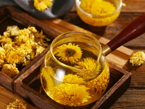 Lợi ích sức khỏe khi uống trà hoa cúc mỗi tối