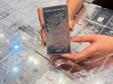 Ngày 15/4: Giá bạc Phú Quý tăng 4,5 triệu đồng/kg, tiến sát 83 triệu đồng/kg