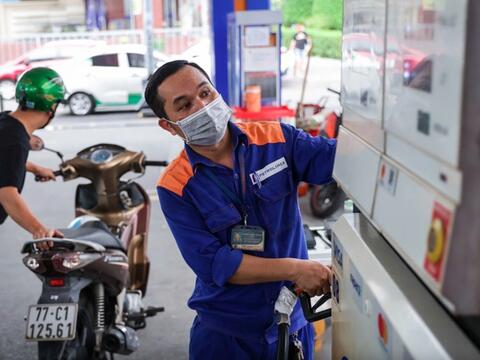 Giá dầu diesel giảm gần 2.000 đồng/lít