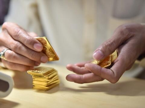 Giá vàng hôm nay (16-4): Tăng, giảm trái chiều