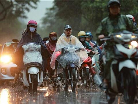 Hà Nội cảnh báo xuất hiện dông lốc mạnh, mưa đá và mưa lớn cục bộ