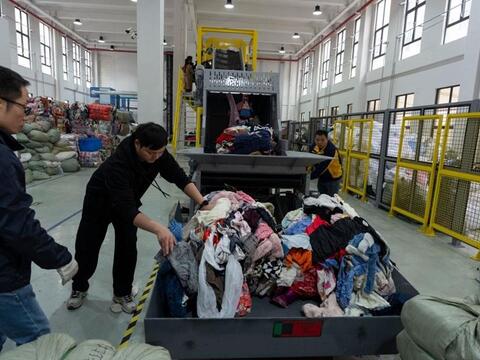 Cỗ máy AI giúp ngành tái chế dệt may tăng tốc