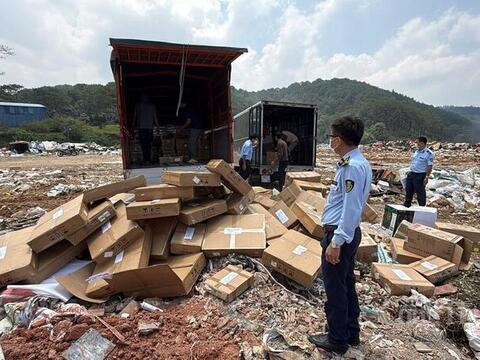 Quản lý thị trường Lâm Đồng tiêu hủy 22.500 sản phẩm vi phạm