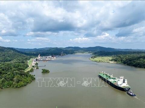 Chi phí vận tải qua kênh đào Panama tăng vọt khi eo biển Hormuz bị phong tỏa