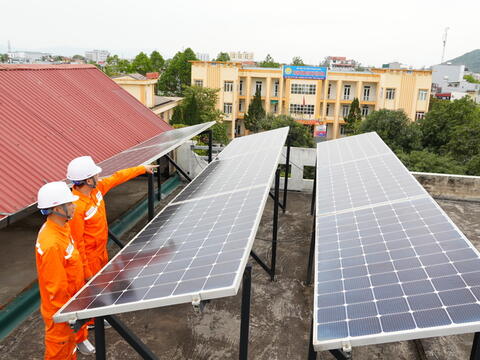 Điện mặt trời mái nhà kết hợp BESS: Tăng linh hoạt, giảm rủi ro hệ thống