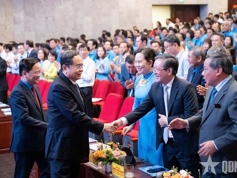 Chủ tịch Quốc hội Trần Thanh Mẫn dự Lễ kỷ niệm 140 năm Ngày Quốc tế Lao động và tuyên dương Chủ tịch công đoàn cơ sở xuất sắc