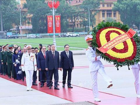 Lãnh đạo Đảng, Nhà nước đặt vòng hoa, vào Lăng viếng Chủ tịch Hồ Chí Minh