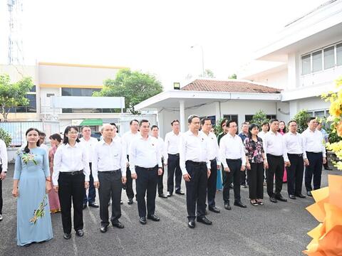 Chủ tịch Quốc hội dâng hương tại Di tích lịch sử - văn hóa quốc gia Dinh Quận Hóc Môn