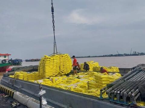 Xuất khẩu gạo tháng 4 tăng mạnh, 4 tháng vẫn giảm hơn 10% kim ngạch