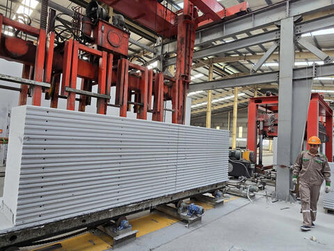 Biến tro xỉ nhiệt điện thành vật liệu xanh tiết kiệm năng lượng