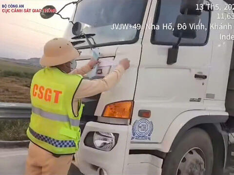 Xử phạt gần 90 triệu đồng với chủ phương tiện và lái xe không bằng lái