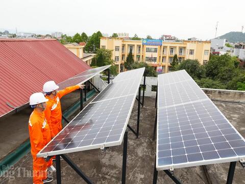 Điện mặt trời mái nhà mở rộng không gian tiết kiệm điện mùa nắng nóng