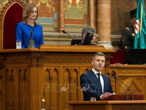 Điện mừng lãnh đạo cấp cao Hungary