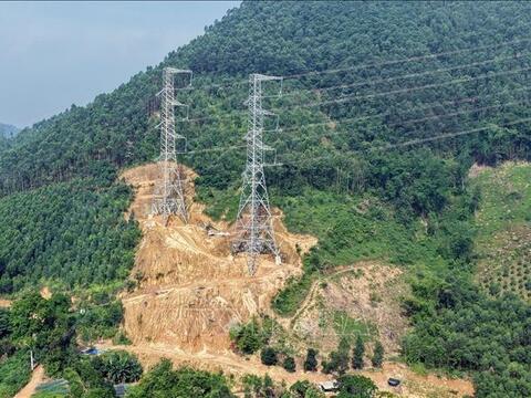 Phú Thọ: Sạt lở tại vị trí cột điện tuyến đường dây 500kV Lào Cai - Vĩnh Yên