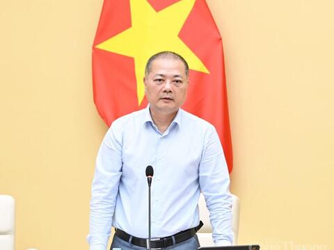 Chùm ảnh: Bộ trưởng Bộ Công Thương Lê Mạnh Hùng làm việc với Cục Xuất nhập khẩu