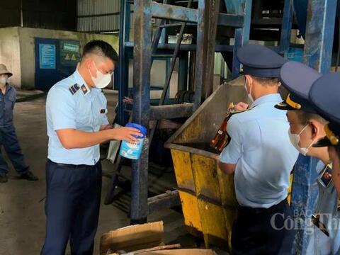 Hà Tĩnh: Tiêu hủy nhiều rượu ngoại, mỹ phẩm không rõ nguồn gốc