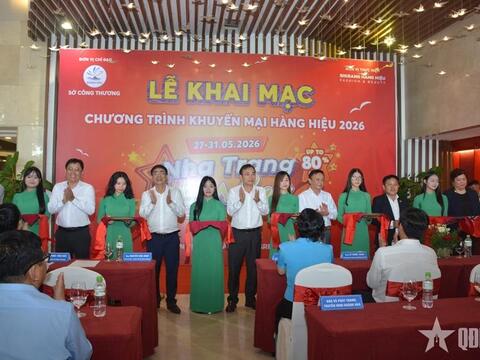 Khởi đầu mùa hè mua sắm hàng hiệu ở Nha Trang
