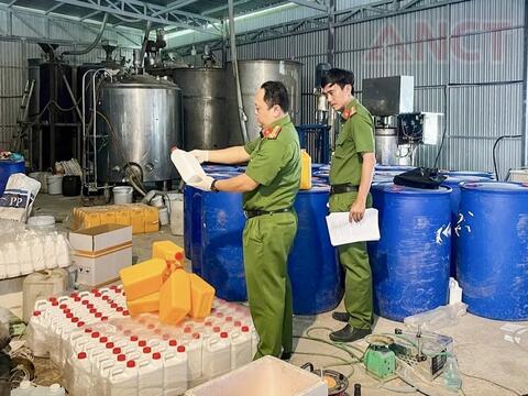 Cần Thơ: Triệt phá cơ sở pha chế phân bón trái phép