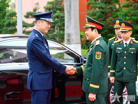 Đại ​tướng Nguyễn Tân Cương chủ trì lễ đón Tham mưu trưởng Liên quân Nhật Bản thăm chính thức Việt Nam