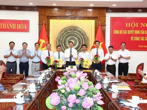Thanh Hóa công bố và trao quyết định điều động, bổ nhiệm nhiều cán bộ chủ chốt