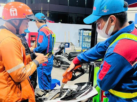 Giá xăng dầu hôm nay 17/6: Tiếp tục giảm sâu