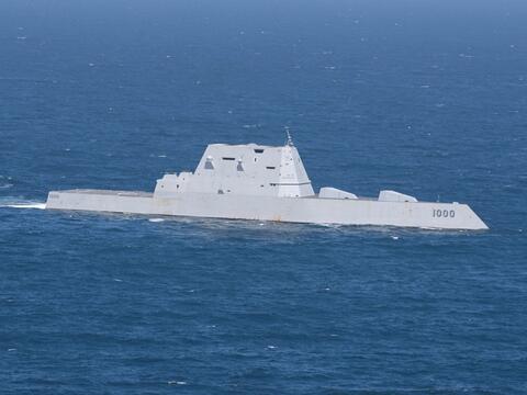 Tuần dương hạm Admiral Nakhimov và khu trục hạm lớp Zumwalt: Ai mạnh hơn?
