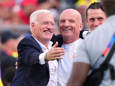 HLV Didier Deschamps: “Đội tuyển Pháp thật phi thường”