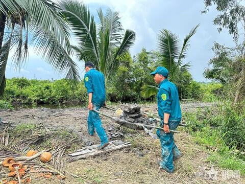 Cà Mau: Lực lượng dân quân kịp thời khắc phục sạt lở