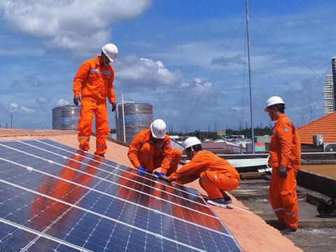 Nghị định số 243 tạo cú hích mới cho đầu tư điện mặt trời mái nhà