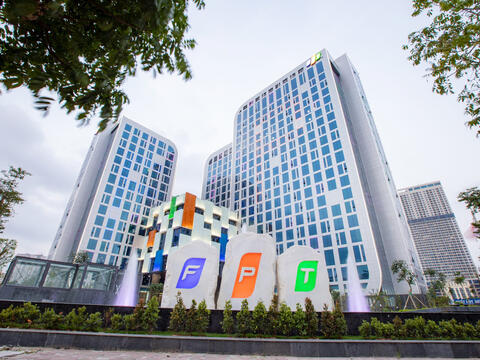 FPT báo lãi tăng hơn 18% sau 6 tháng đầu năm