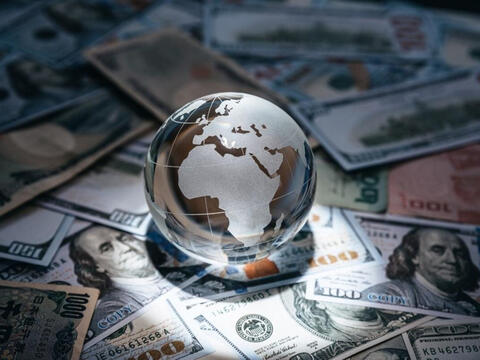 Kinh tế thế giới năm 2026: Thương mại giảm tốc, lạm phát tăng trở lại và dịch chuyển của dòng vốn đầu tư