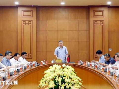 Vận dụng đúng phương pháp cách mạng trong đấu tranh phòng, chống “tự diễn biến”, “tự chuyển hóa” trong giai đoạn hiện nay