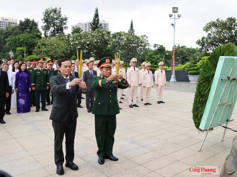 Lãnh đạo TP. Hồ Chí Minh dâng hoa, dâng hương tưởng nhớ các Anh hùng liệt sĩ