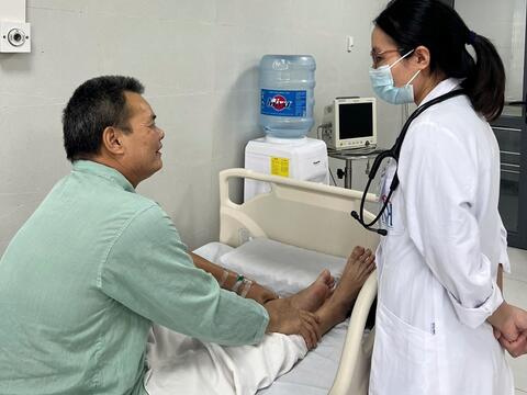 Người bệnh ung thư chảy máu mắt, xuất huyết tiêu hóa sau khi ăn thịt chó