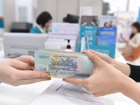 Tiền gửi dân cư vào hệ thống ngân hàng vượt 11 triệu tỷ đồng