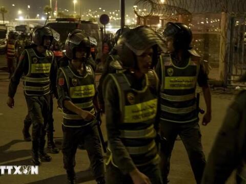 Morocco chặn hàng trăm người di cư vượt biên vào Ceuta