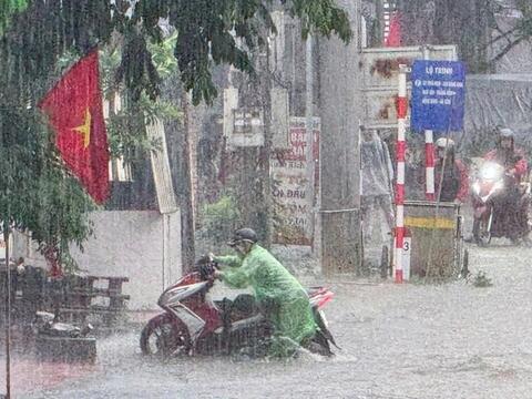 Thời tiết hôm nay (18-8): Bắc Bộ bước vào đợt mưa lớn