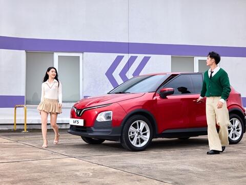Chủ xe nói về VinFast VF 5: Vừa phục vụ gia đình, vừa kiếm thêm thu nhập mà chi phí vẫn nhẹ