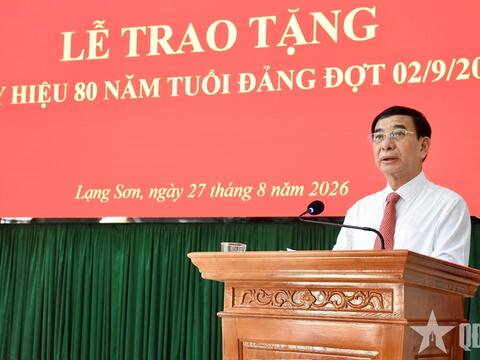 Đại tướng Phan Văn Giang trao Huy hiệu 80 năm tuổi Đảng tại Lạng Sơn