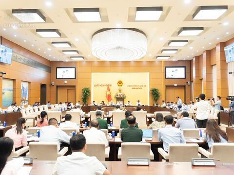 Ủy ban Thường vụ Quốc hội: Hạn chế tối đa can thiệp vào quyền tự do kinh doanh