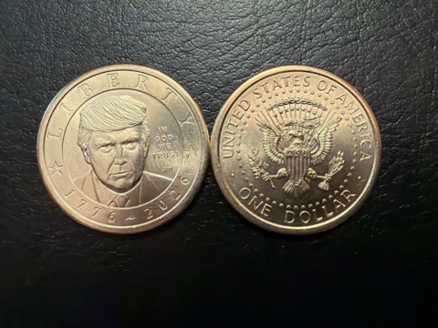 Mỹ phát hành đồng xu 1 USD mang hình Tổng thống Donald Trump