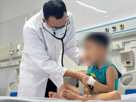 Cảnh giác Adenovirus gây sốt cao 40 độ C ở trẻ nhỏ