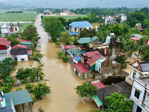 Mưa lớn nhiều ngày khiến hàng trăm ngôi nhà ở Thanh Hóa ngập sâu