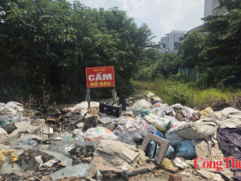 Sớm dẹp bỏ bãi rác tự phát ven đường Phạm Văn Đồng