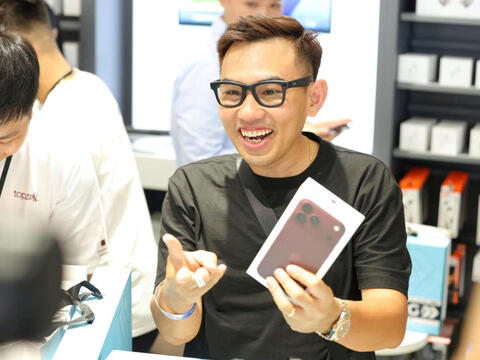 iPhone 18 mới chính thức mở bán tại Việt Nam, một hệ thống dự kiến giao gần 20.000 máy ngay ngày đầu