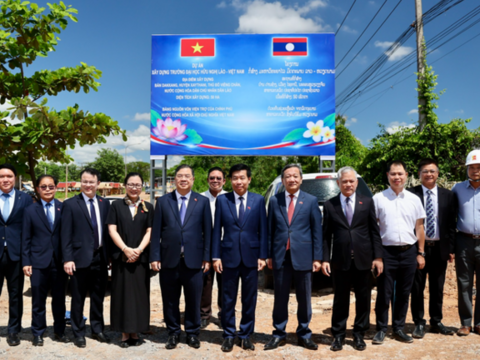 Phó Thủ tướng Thường trực Phạm Gia Túc thăm các công trình, dự án hợp tác hữu nghị Việt Nam - Lào
