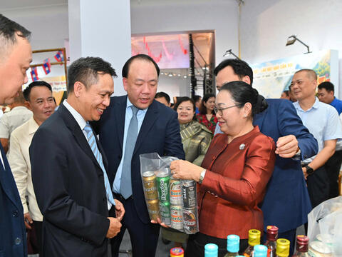 Tiếp thêm động lực cho hợp tác kinh tế, thương mại Việt Nam - Lào