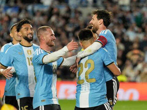Messi rực sáng trong trận chia tay đội tuyển Argentina