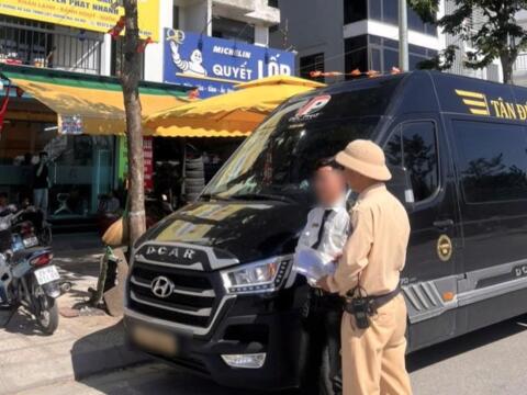 Hà Nội: Xử lý vi phạm trong hoạt động vận tải hành khách quanh bến xe Nước Ngầm