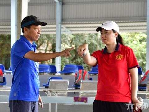 Vận động viên bi sắt của vùng đất sen hồng